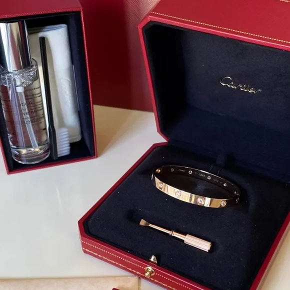 CARTIER LOVE BRACELET - ROSE GOLD - 10 DIAMONDS - Picture 2 of 4